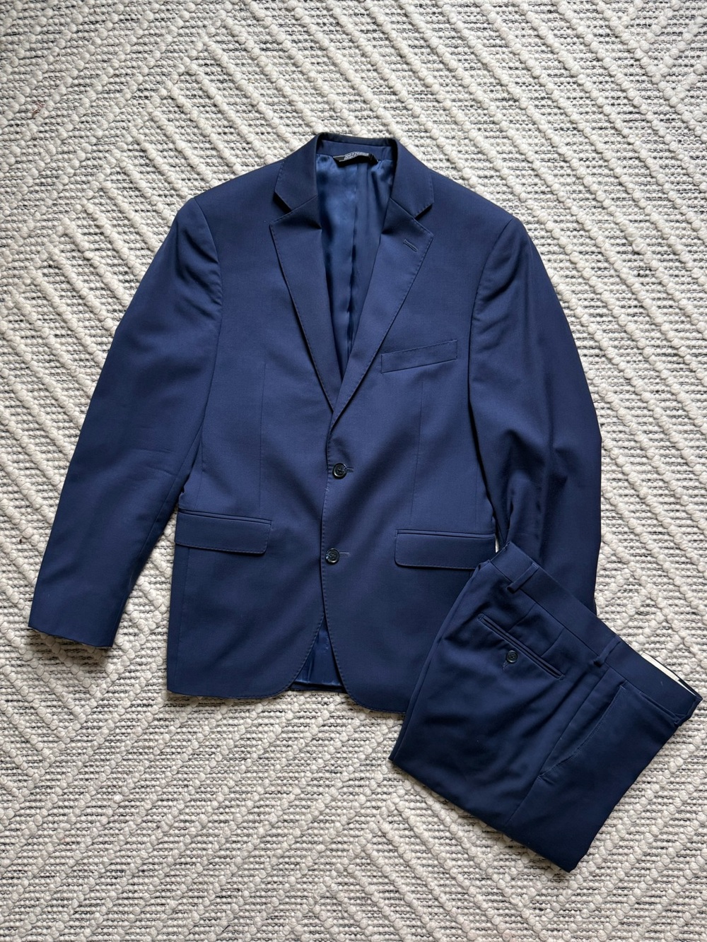 Saks Fifth Avenue 36S Navy 100% Wool Trim Fit Suit 30x28